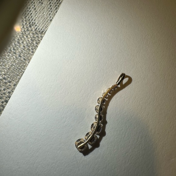 14K curved pendant with cubic zirconia stones - Picture 5 of 7